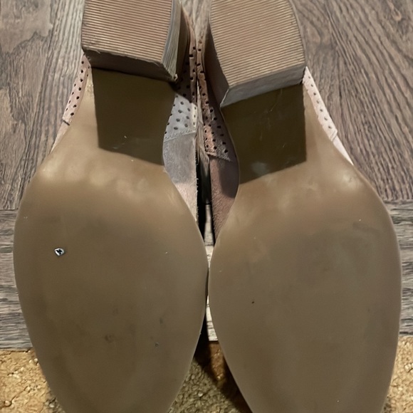 Steve Madden block heel booties. Great condition. Worn twice - Picture 4 of 4